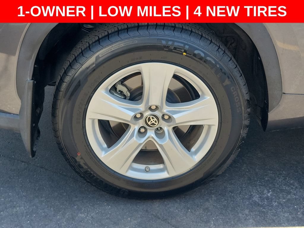 Used 2021 Toyota Highlander L FWD image 8