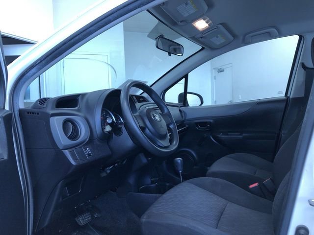 Used 2014 Toyota Yaris L image 11