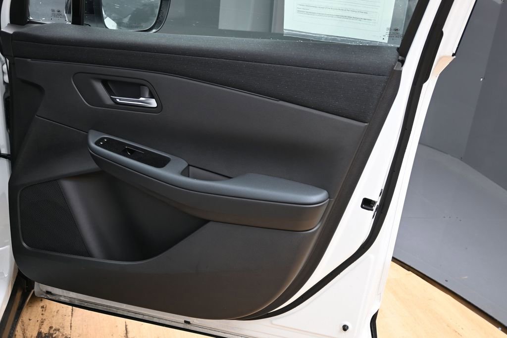Used 2026 Nissan Leaf SV+ w/ Floor Mat Package (SV+) FWD image 34