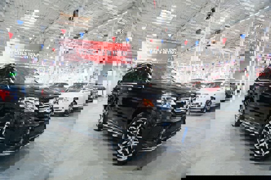 Used 2017 Mercedes-Benz GLS 550 4MATIC image 2