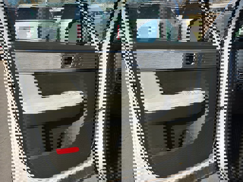 New 2025 Hyundai Santa Fe Calligraphy image 10