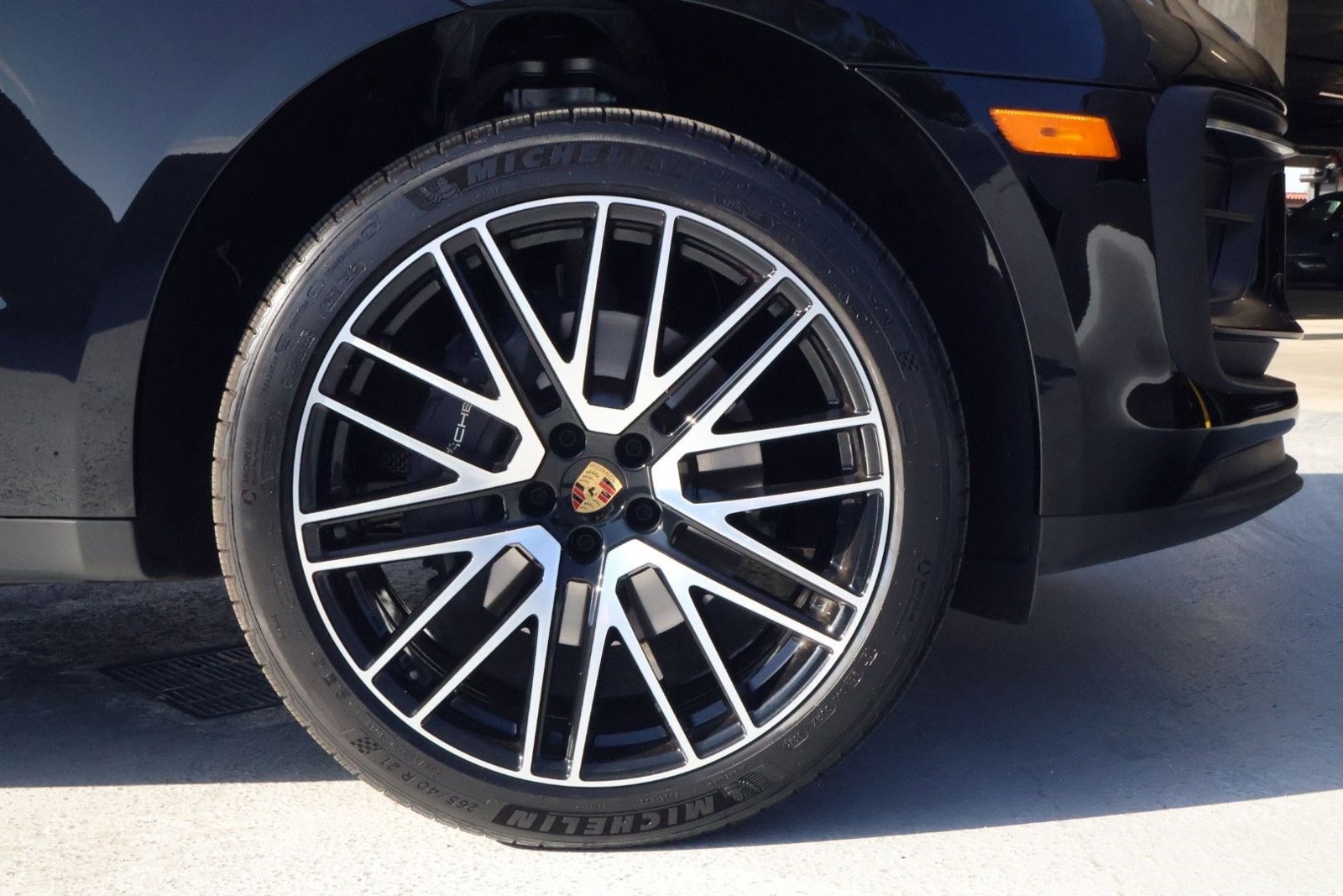 Certified 2025 Porsche Macan image 23