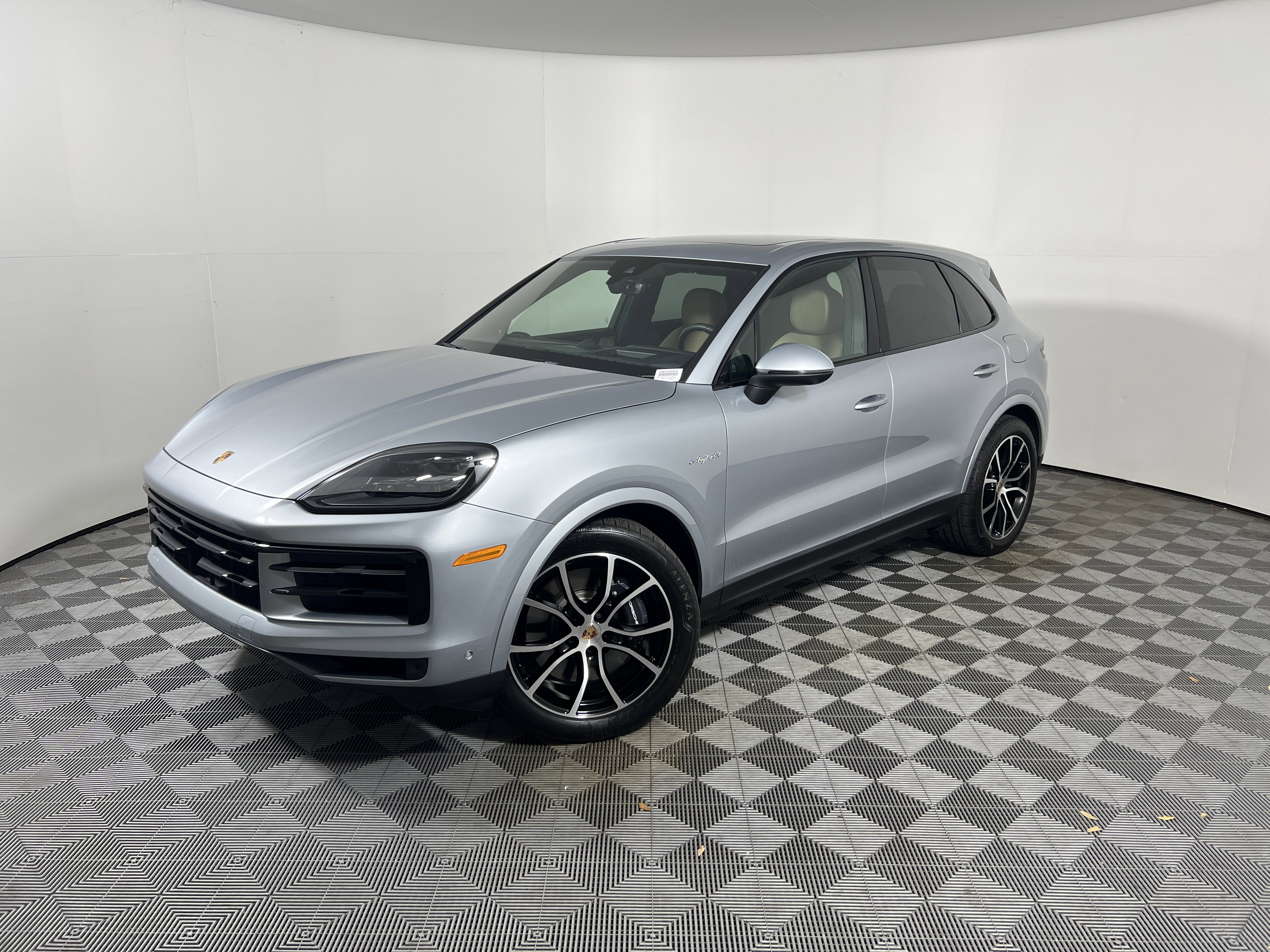 Certified 2026 Porsche Cayenne E-Hybrid AWD/4WD image 1