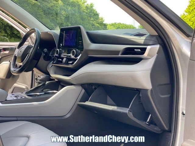 Used 2024 Toyota Highlander XLE AWD/4WD image 20