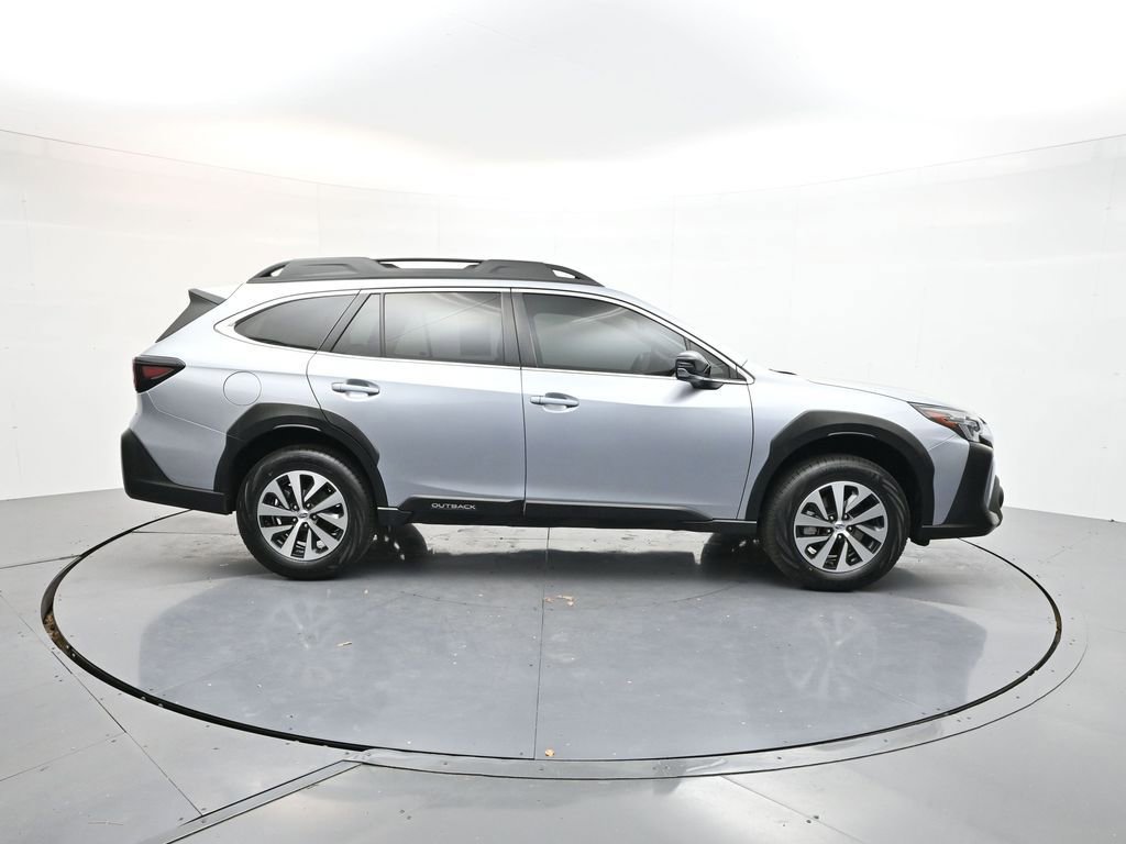 Used 2024 Subaru Outback Premium image 8