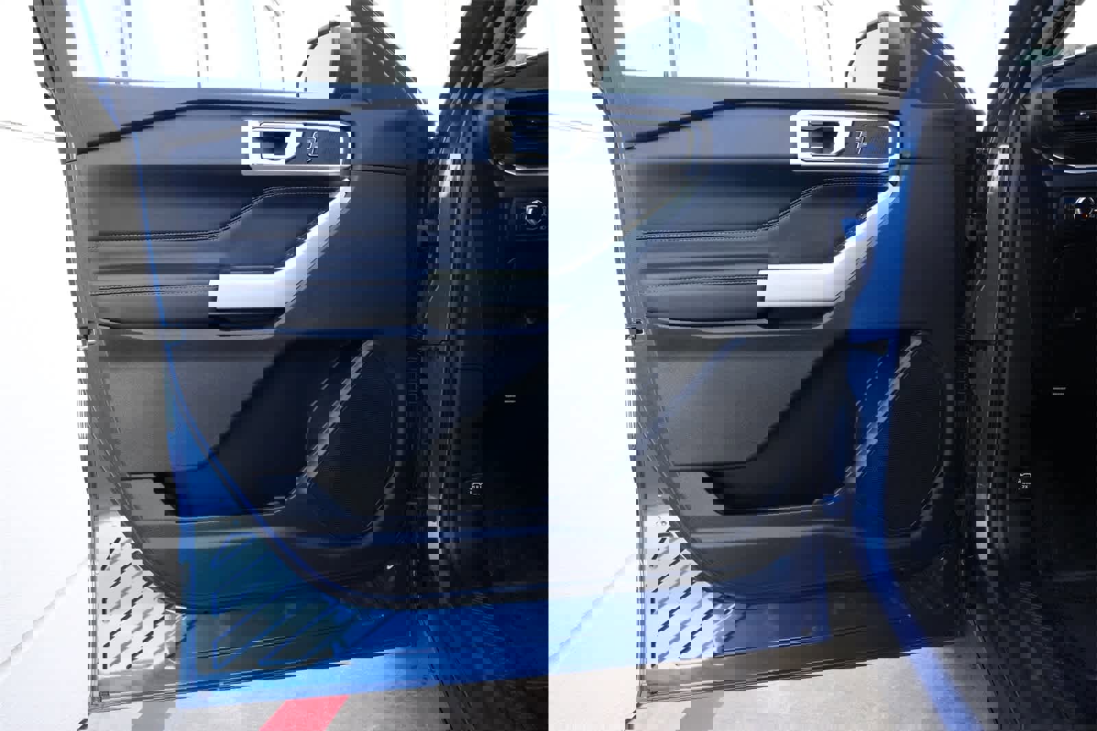 Used 2022 Ford Explorer XLT image 17