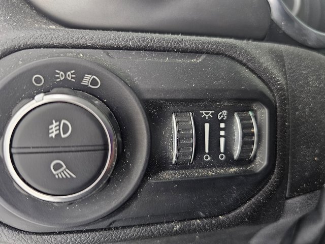 Used 2022 Jeep Gladiator Sport image 16