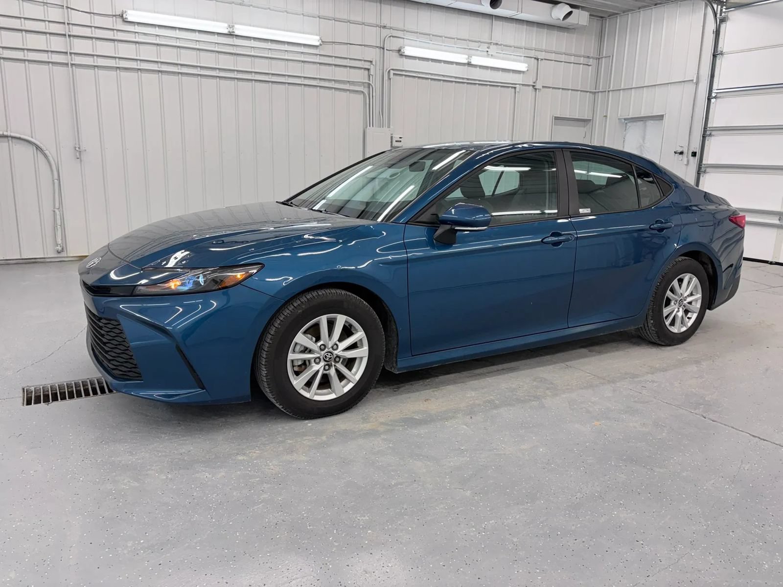 Used 2026 Toyota Camry LE w/ Convenience Package FWD image 14