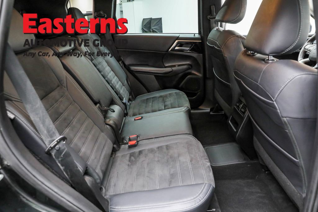Used 2023 Mitsubishi Outlander SE image 23