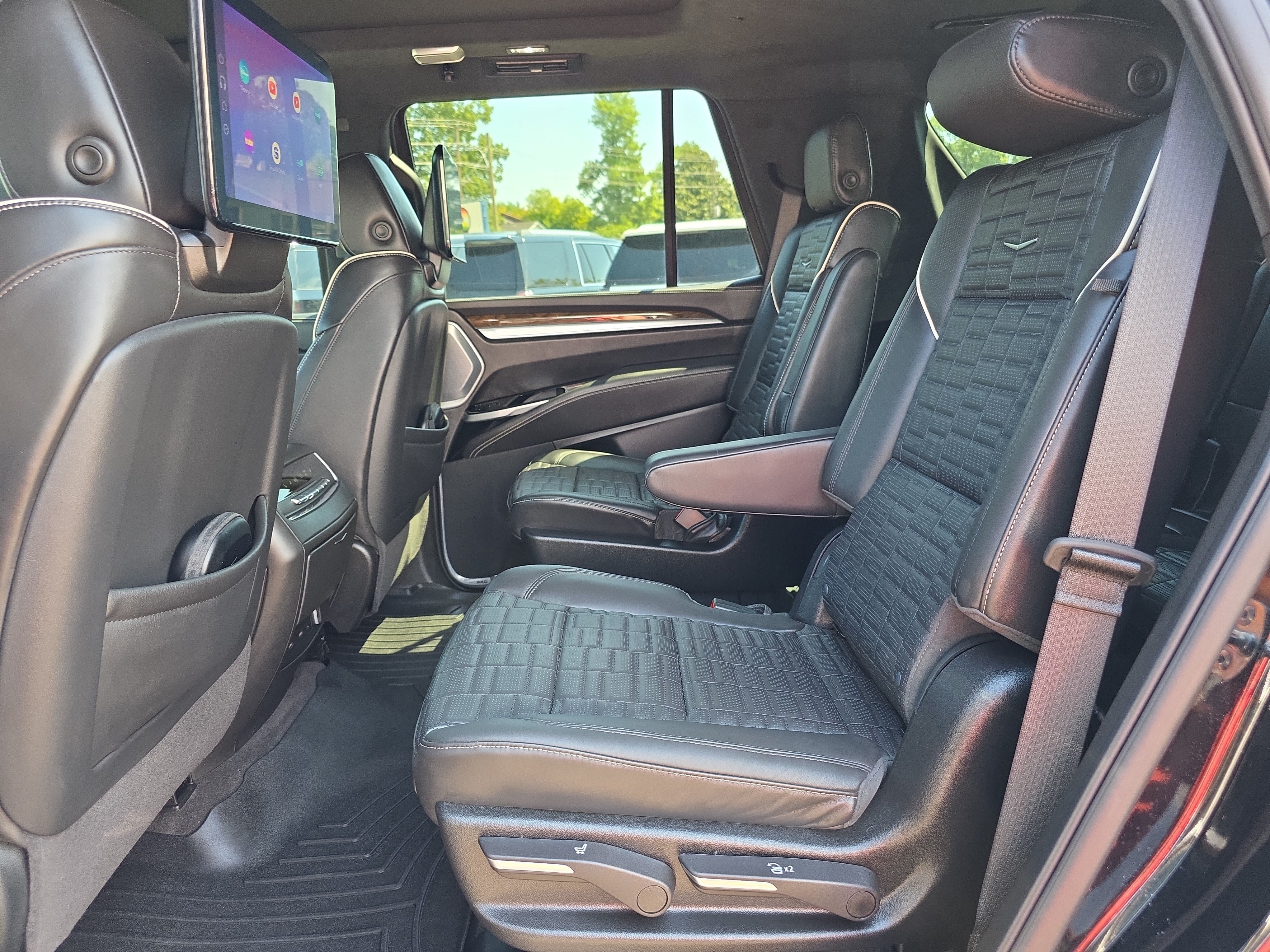 Used 2026 Cadillac Escalade Platinum Sport AWD/4WD image 11