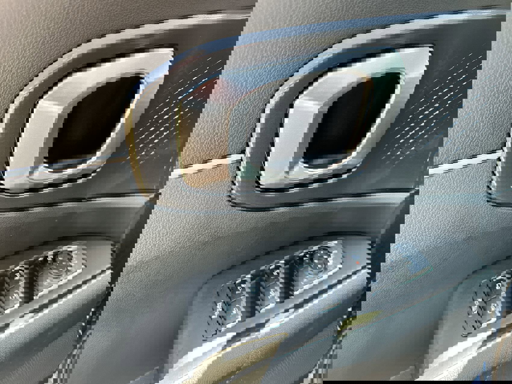 Used 2025 Kia Sorento EX w/ Panoramic Sunroof Package image 13