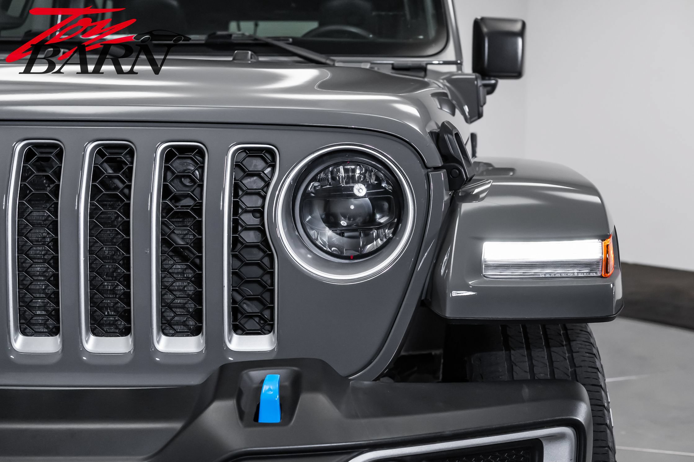 Used 2023 Jeep Wrangler Unlimited Sahara AWD/4WD image 9