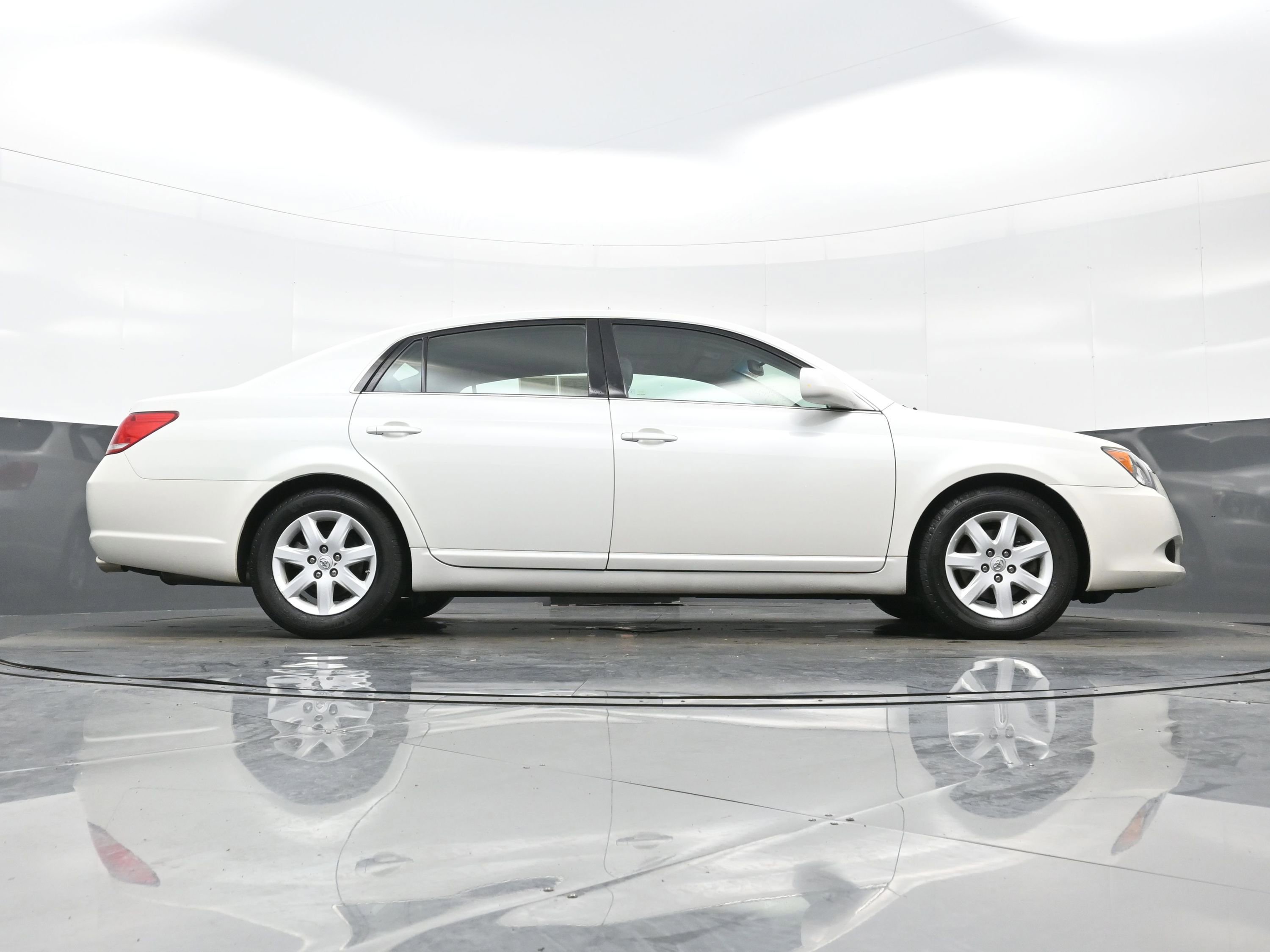 Used 2010 Toyota Avalon XL FWD image 29