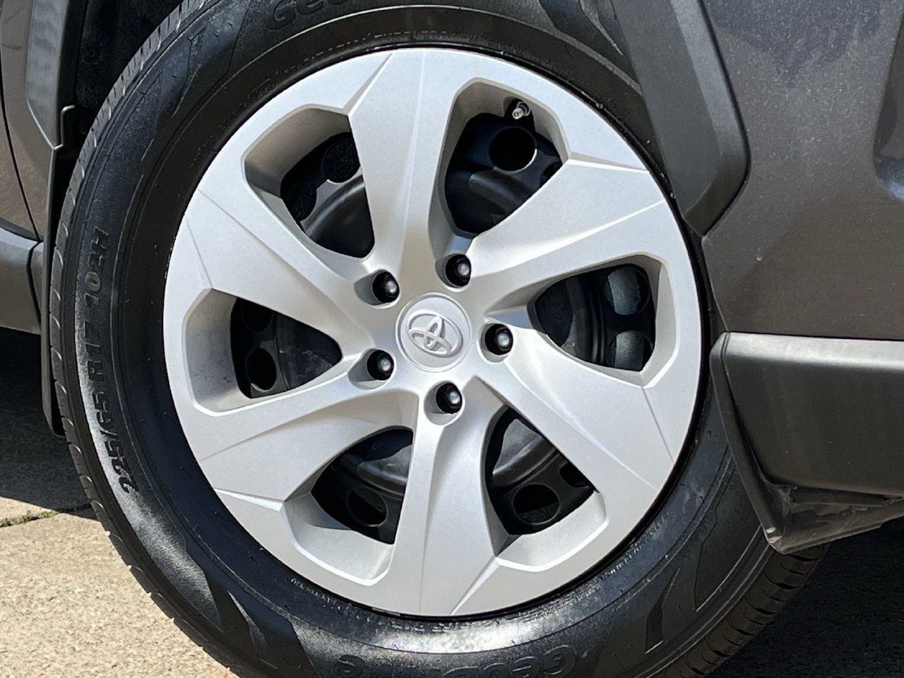 Used 2024 Toyota RAV4 LE FWD image 28