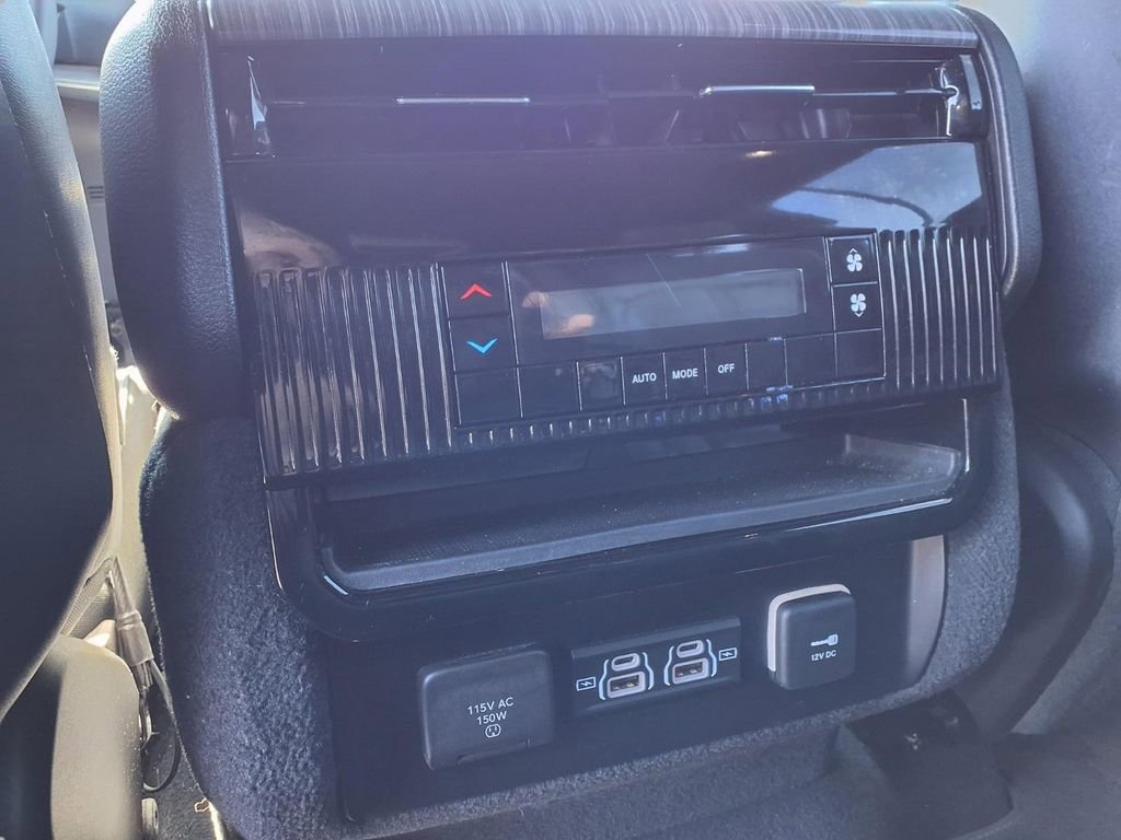 Used 2024 Jeep Wagoneer Series II w/ Flexible Seating Group image 27