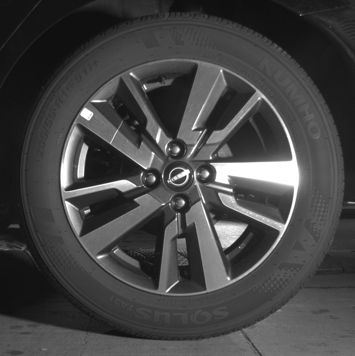 Used 2025 Nissan Versa SV FWD image 14