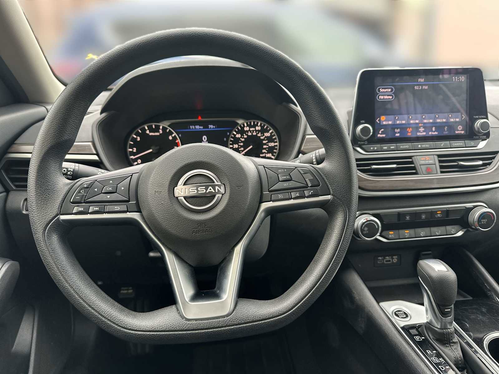 Used 2024 Nissan Altima 2.5 SV image 2