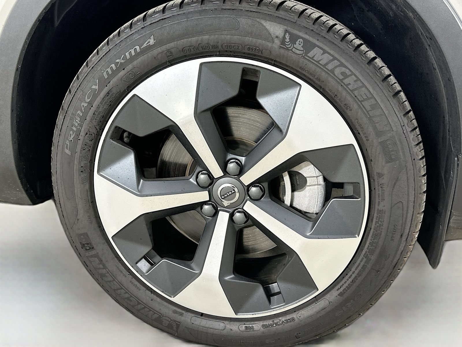 Used 2025 Volvo XC40 B5 Plus AWD/4WD image 10