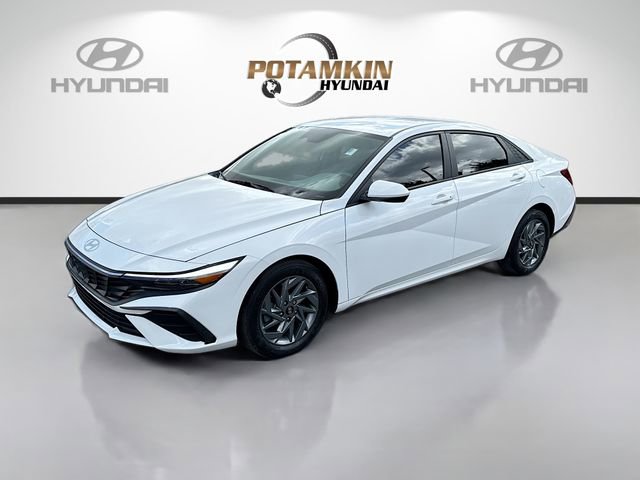 Used 2024 Hyundai Elantra SEL image 1