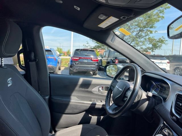 Used 2019 Chrysler Pacifica Touring Plus w/ S Appearance Package FWD image 38