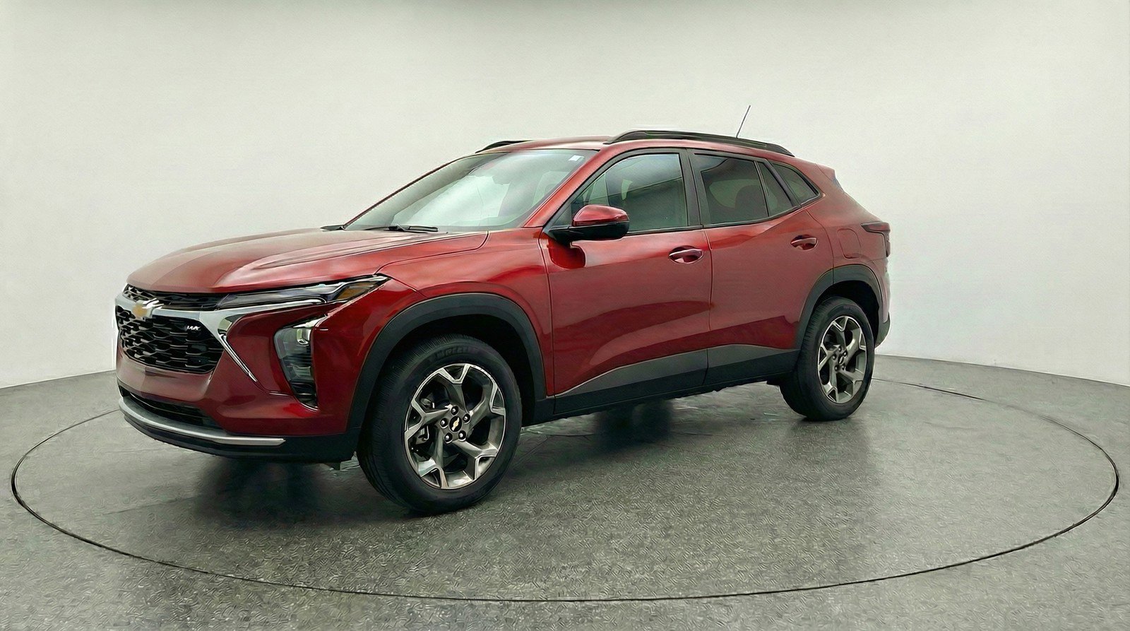 Used 2025 Chevrolet Trax LT FWD image 3