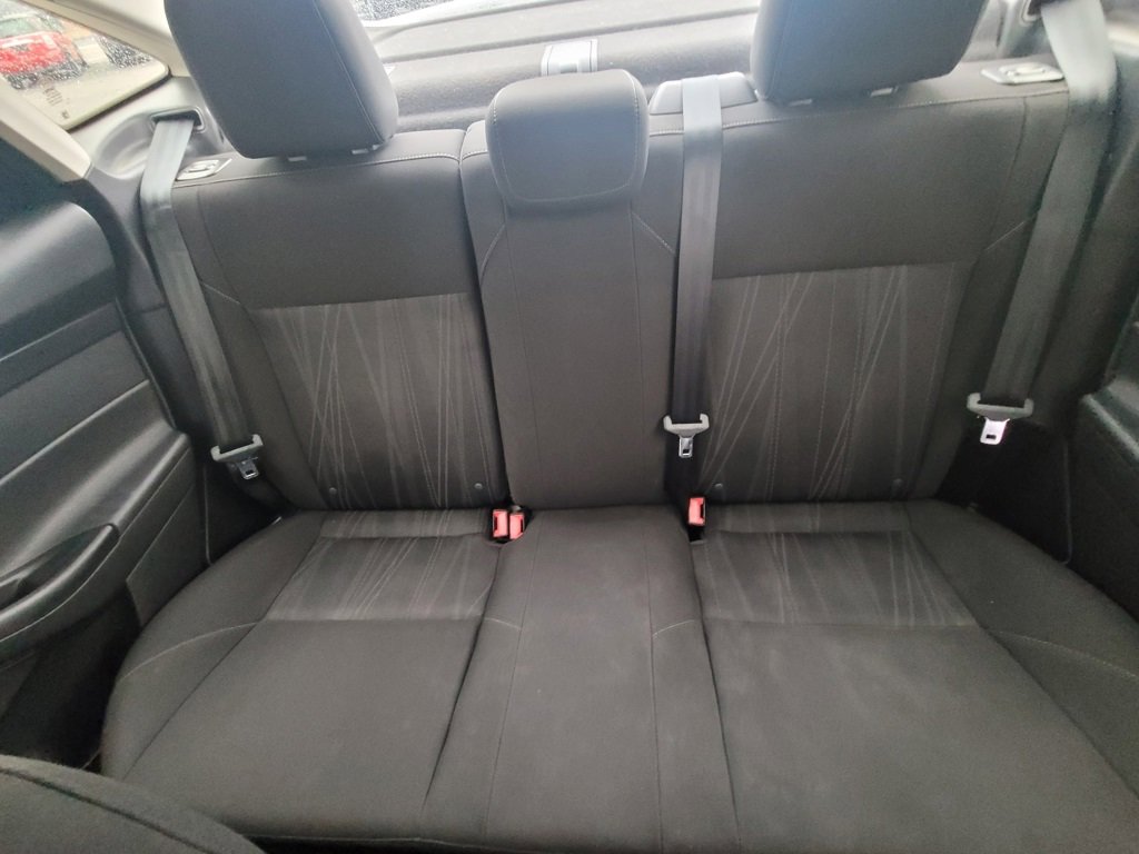 Used 2015 Ford Focus SE w/ SE Sport Package image 17
