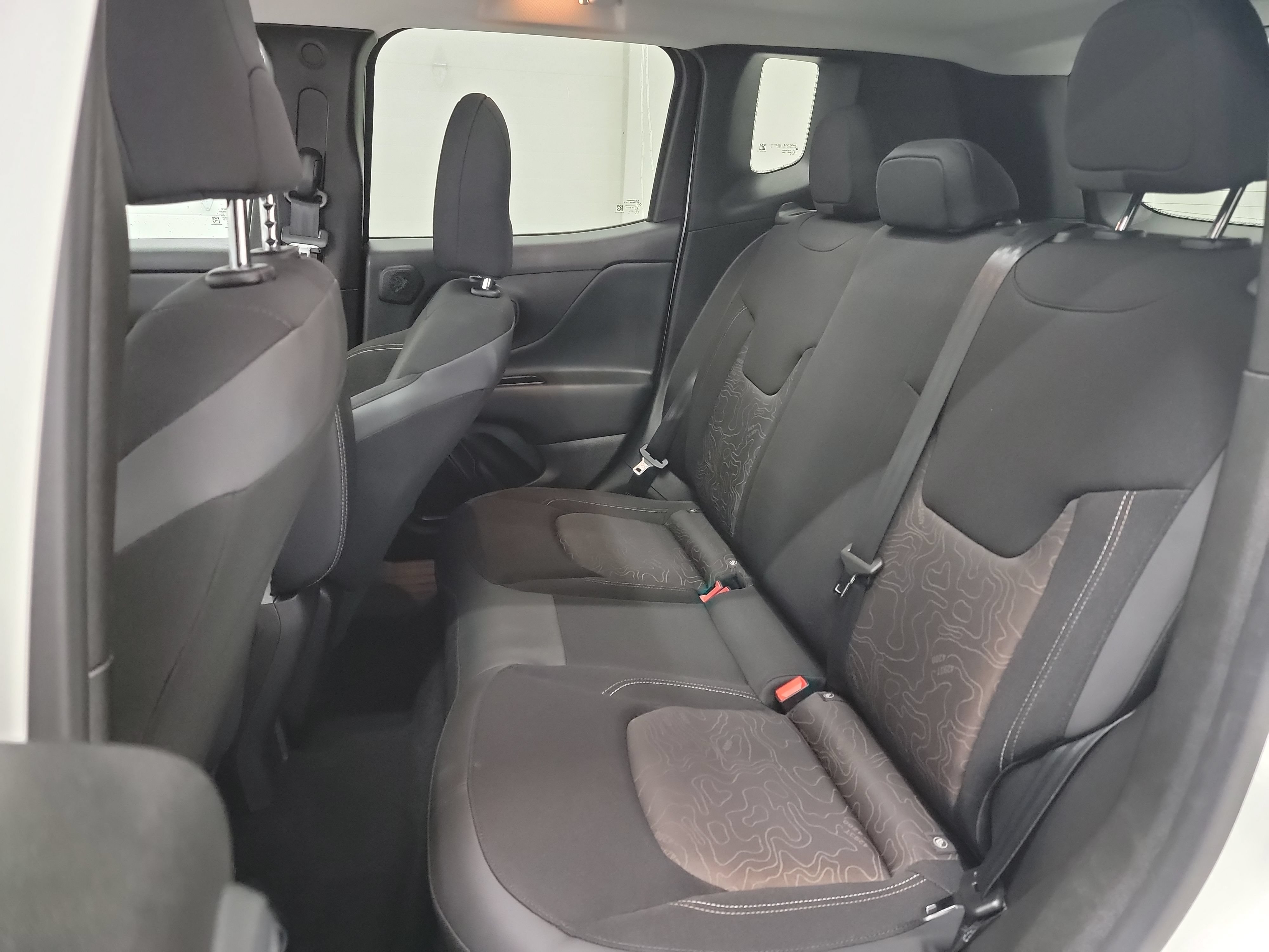Used 2023 Jeep Renegade Latitude w/ Sun/Sound Group AWD/4WD image 28