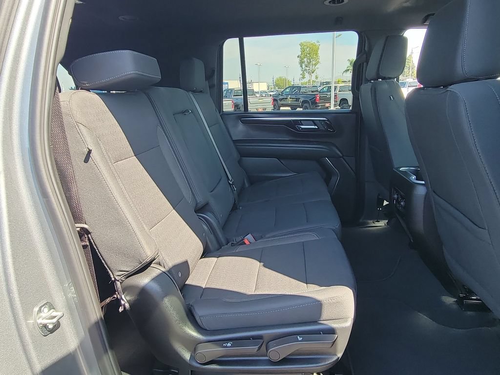 Used 2026 Chevrolet Suburban LS RWD image 26