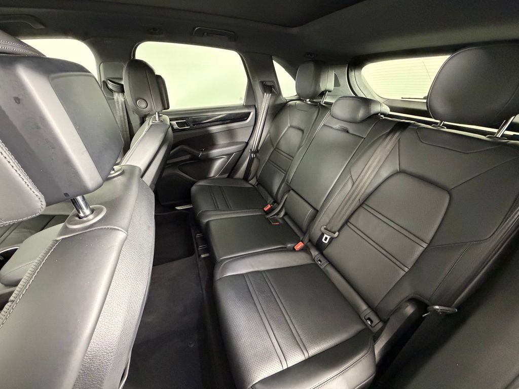 Certified 2023 Porsche Cayenne AWD/4WD image 38