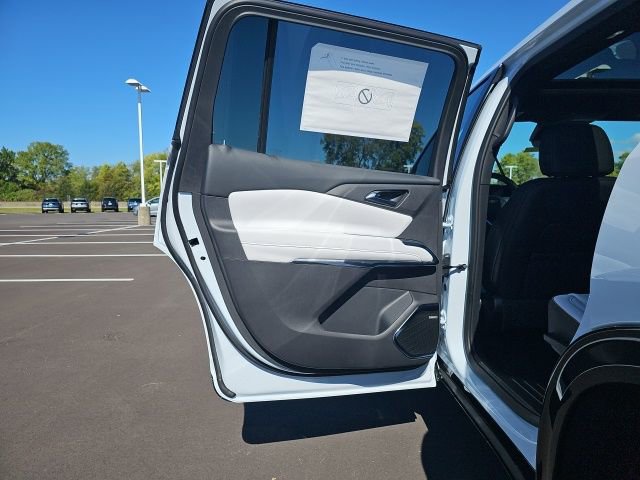 New 2026 Chevrolet Traverse High Country w/ LPO, Floor Liner Package image 25