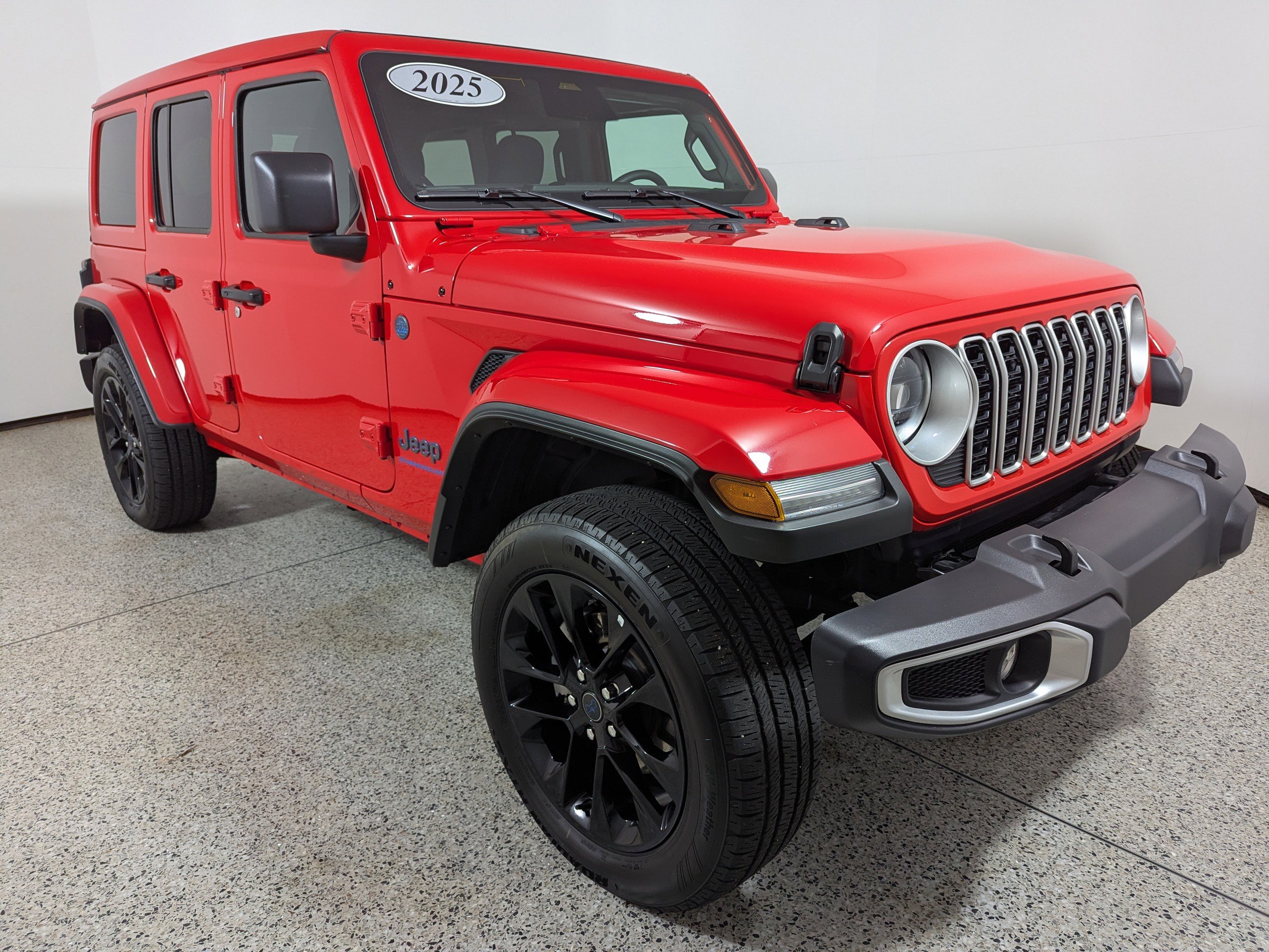 Used 2025 Jeep Wrangler Unlimited Sahara w/ Safety Group AWD/4WD image 1