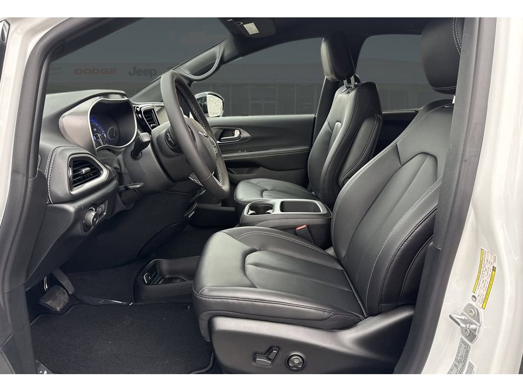 New 2026 Chrysler Pacifica Select image 10