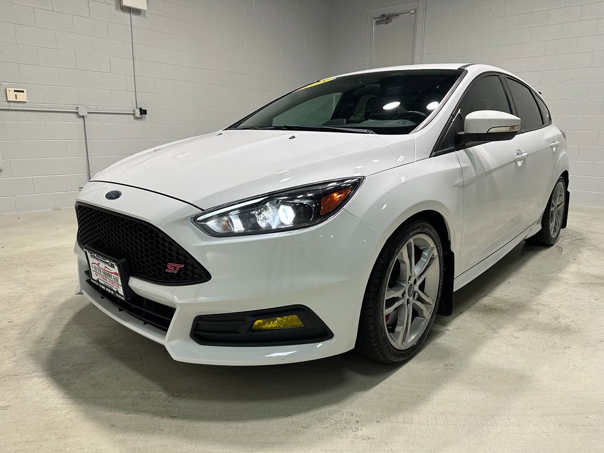 Used 2018 Ford Focus ST w/ Equipment Group 401A FWD image 19