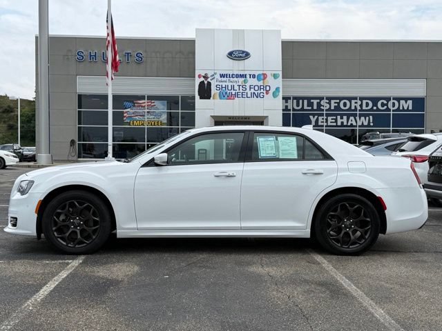 Used 2022 Chrysler 300 Touring L w/ Popular Equipment Group AWD/4WD image 2