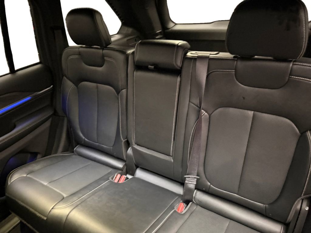 Used 2024 Jeep Grand Cherokee Overland image 13