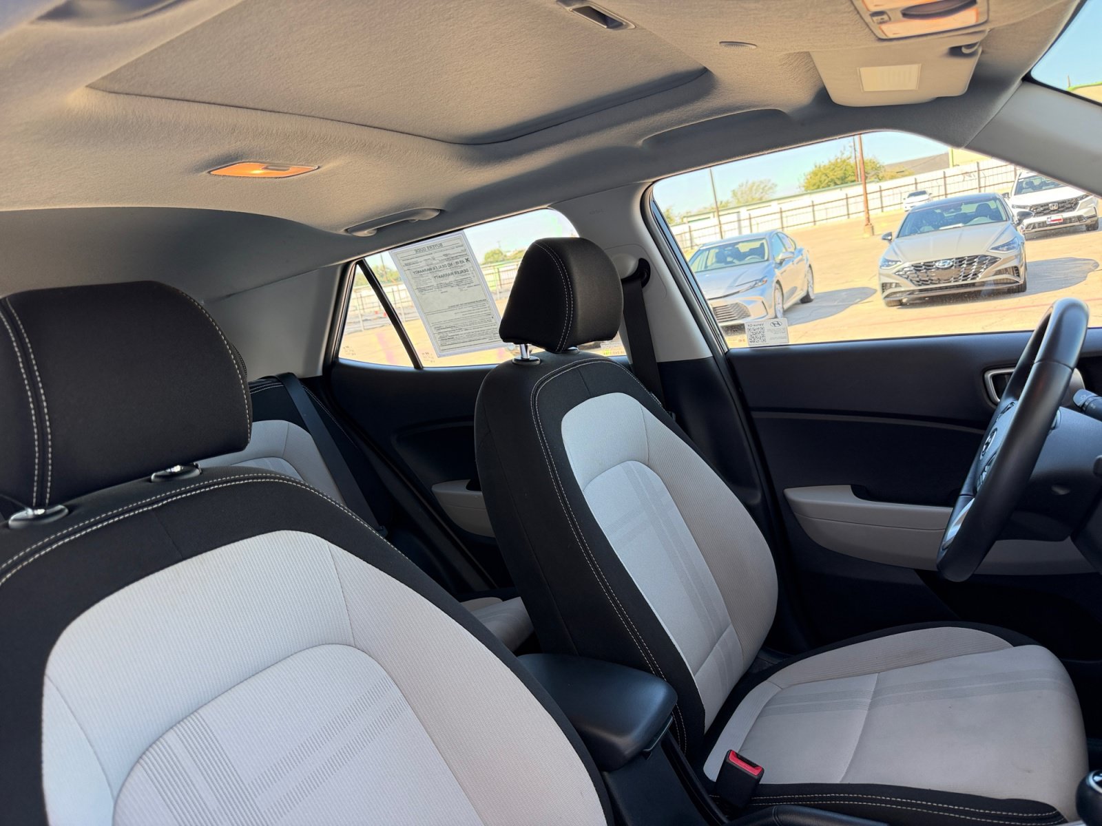 Used 2025 Hyundai Venue SEL FWD image 18