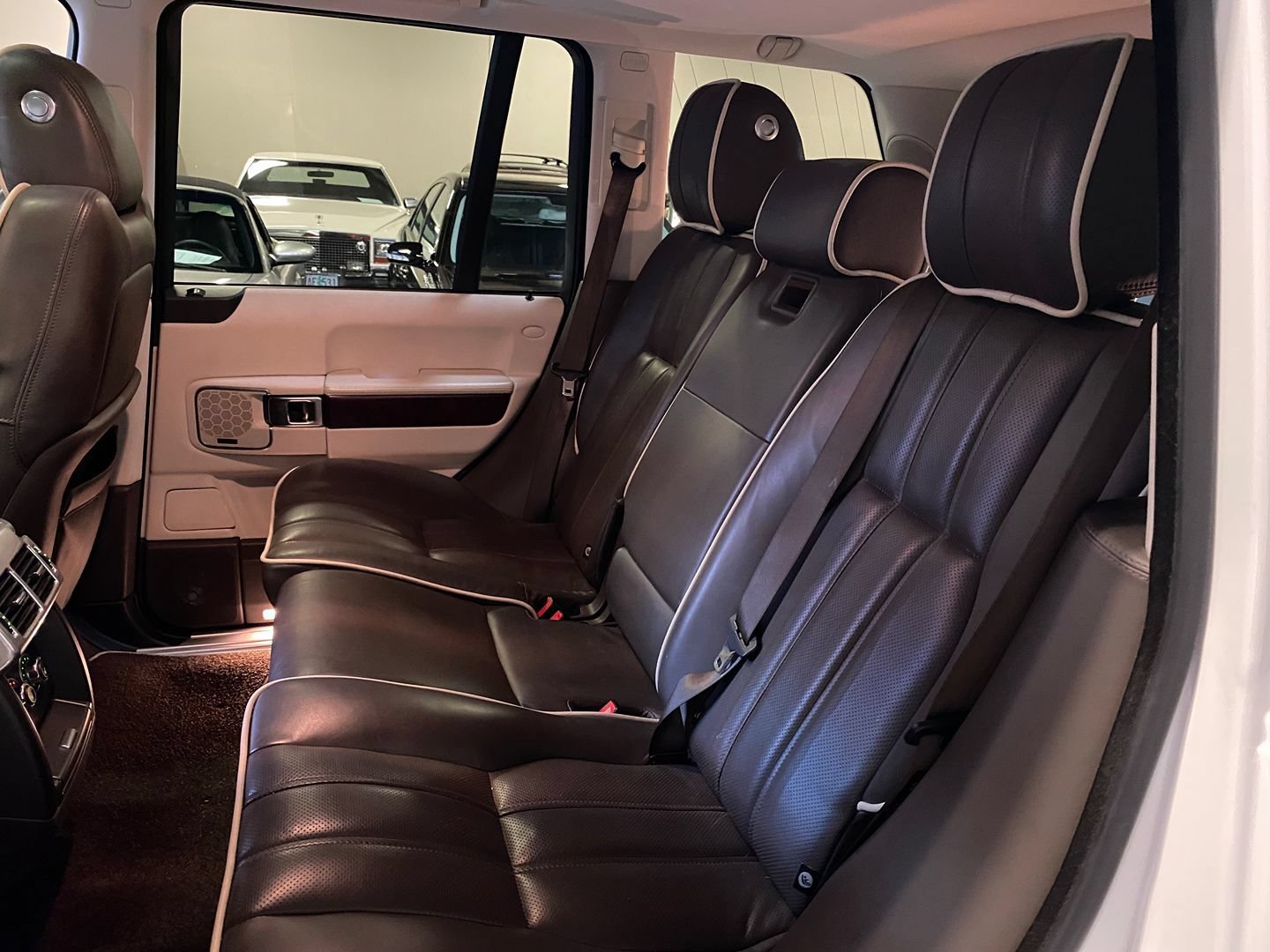 Used 2011 Land Rover Range Rover HSE LUX AWD/4WD image 23