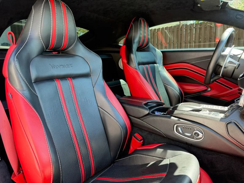 Used 2020 Aston Martin V8 Vantage Coupe RWD image 24