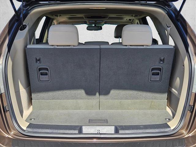 Used 2012 Hyundai Veracruz Limited w/ Entertainment Pkg FWD image 6