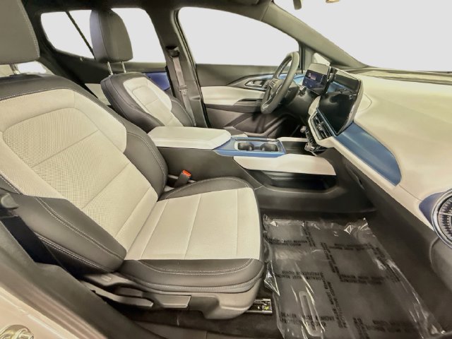 Used 2024 Chevrolet Equinox EV LT FWD image 32