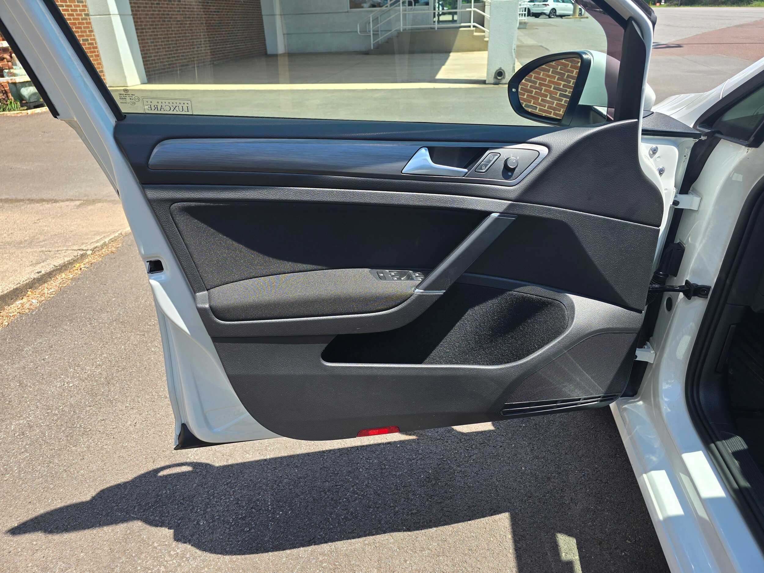 Used 2018 Volkswagen Golf SE FWD image 12