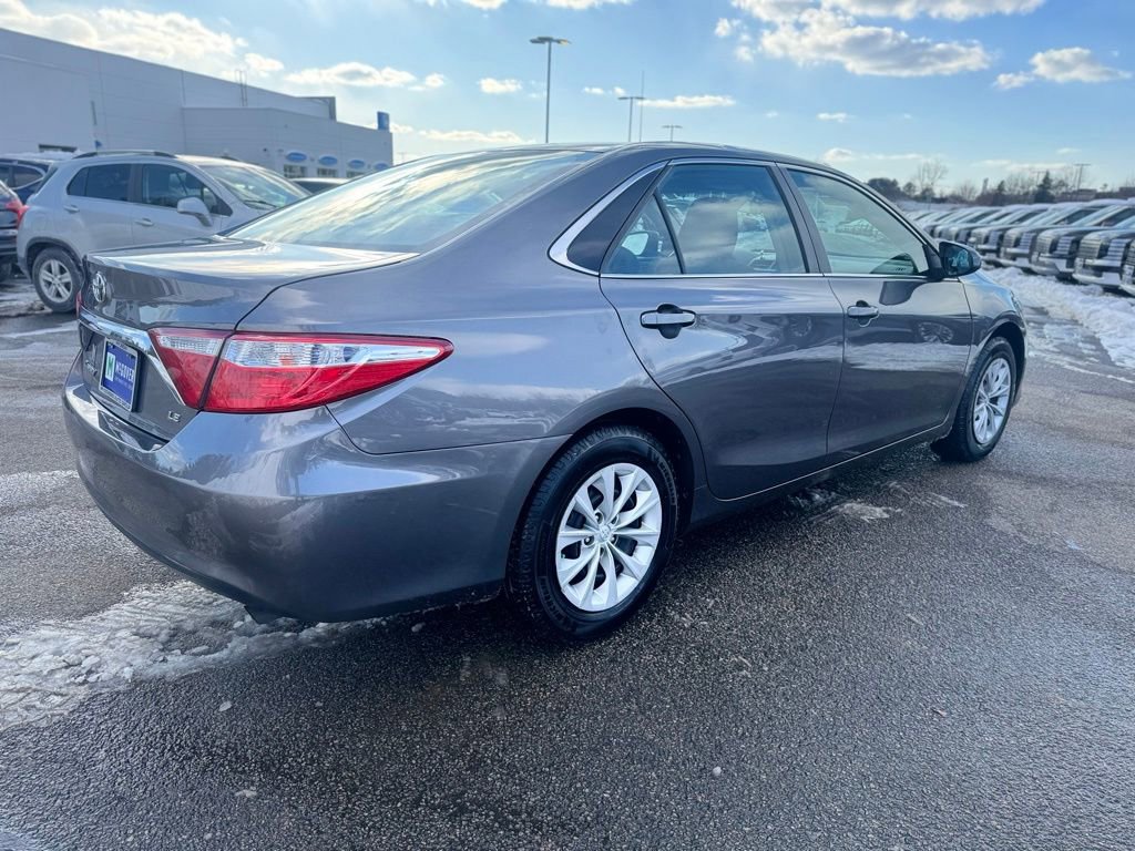 Used 2016 Toyota Camry LE image 3