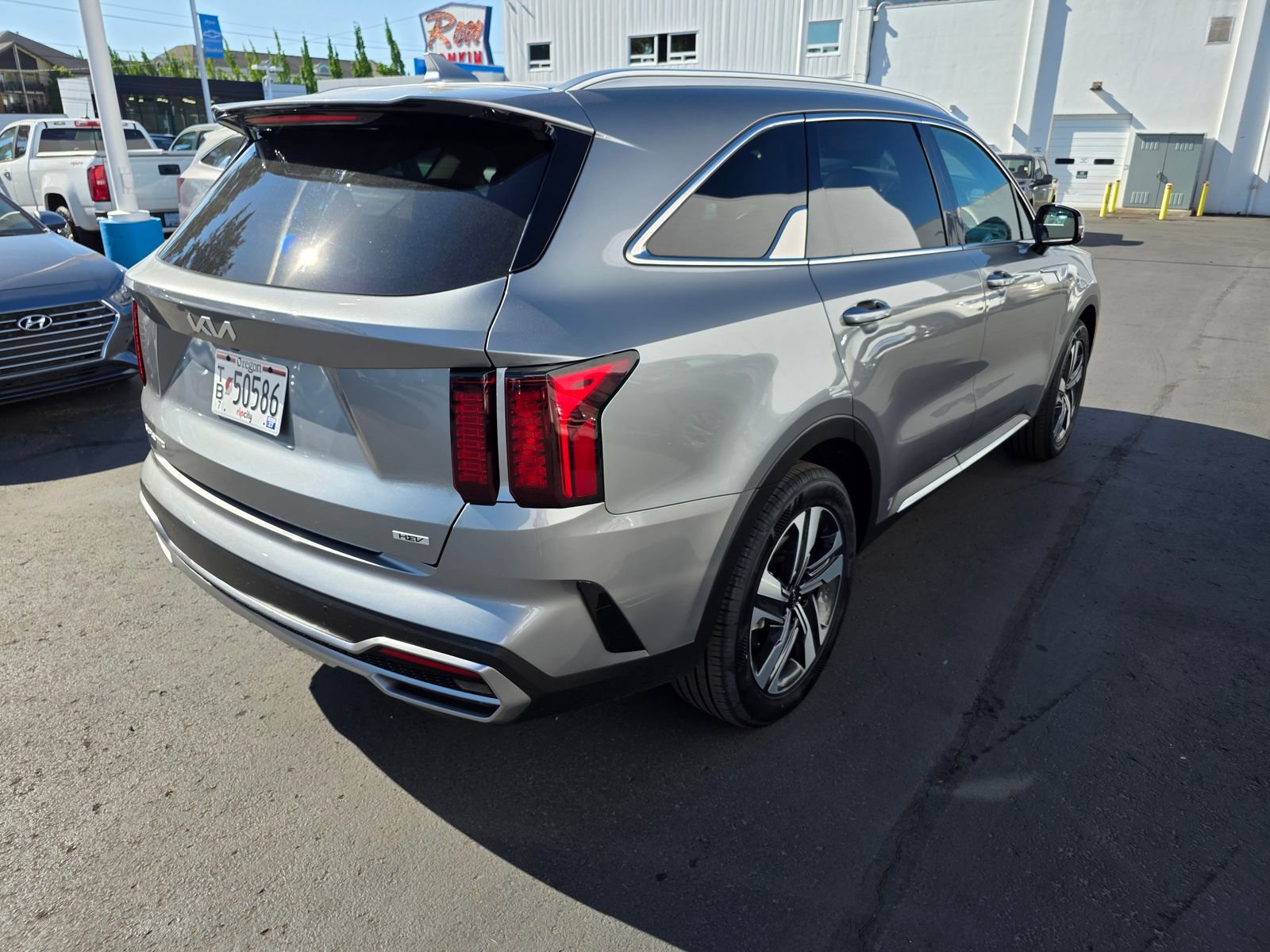 Used 2023 Kia Sorento EX w/ Panoramic Sunroof Package AWD/4WD image 5