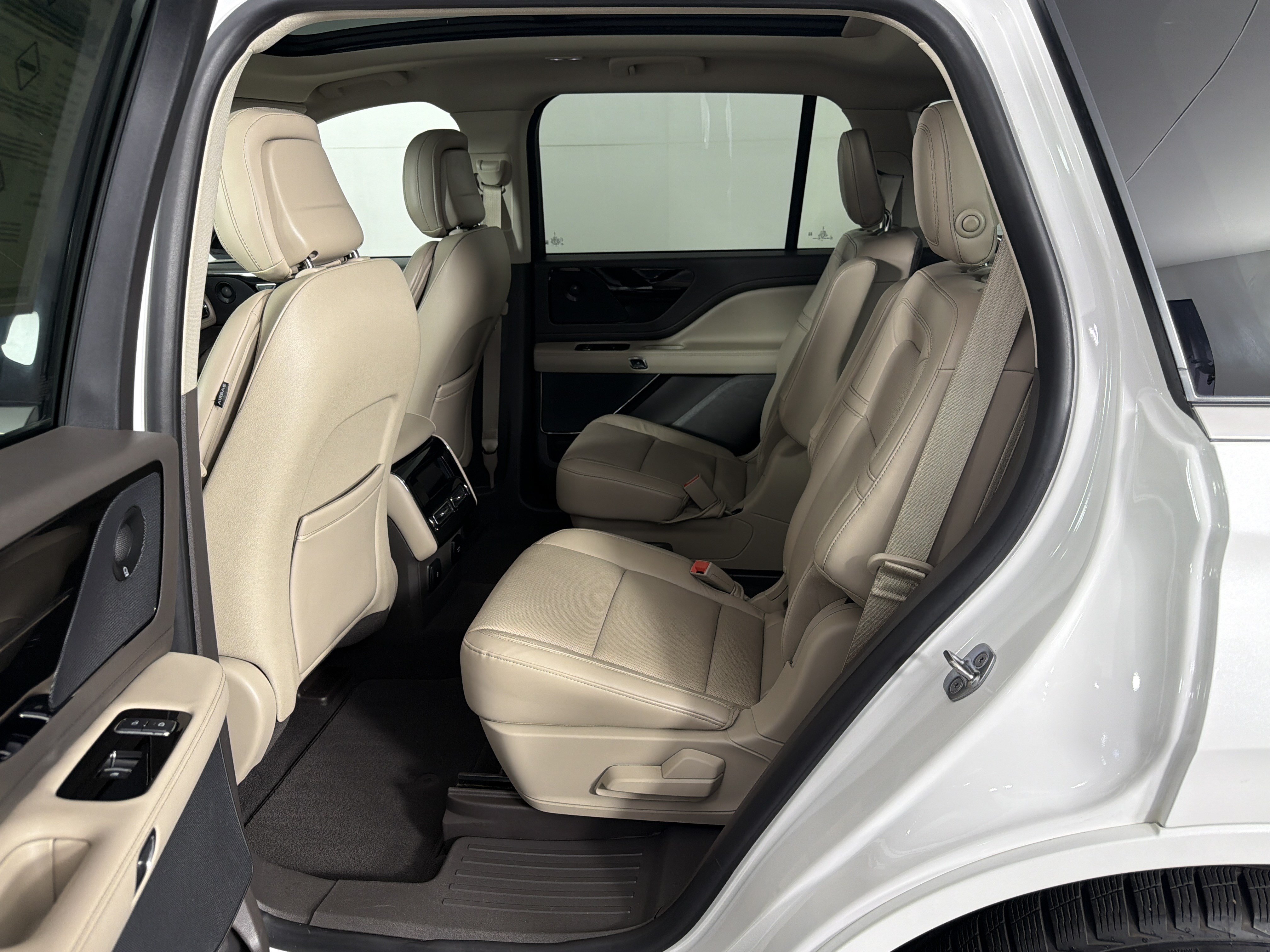 Used 2020 Lincoln Aviator Grand Touring w/ Elements Package Plus AWD/4WD image 26