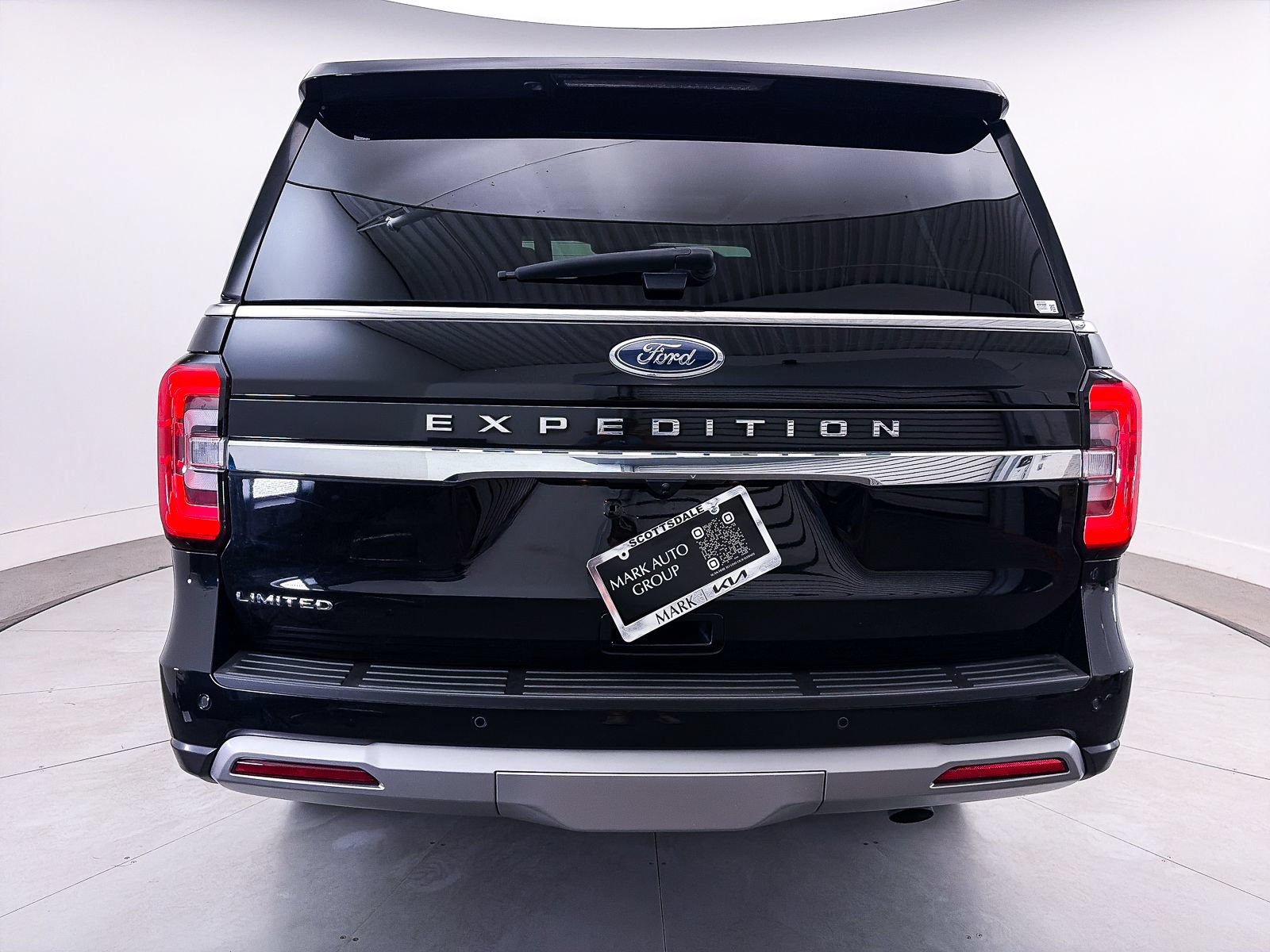 Used 2023 Ford Expedition Limited AWD/4WD image 18