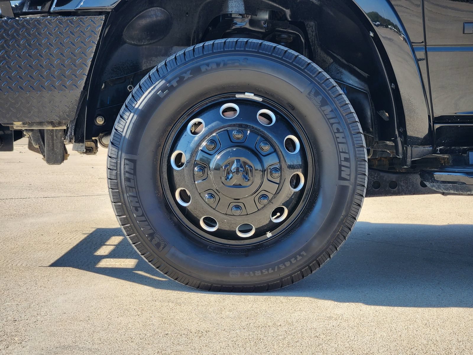 Used 2022 RAM 3500 Laramie AWD/4WD image 15