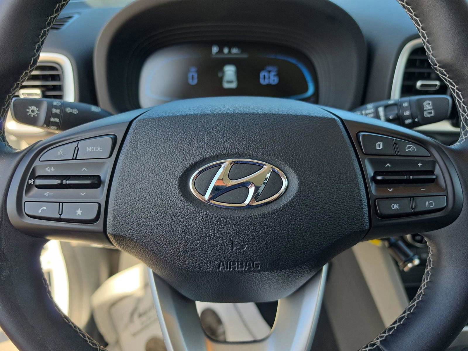 Used 2023 Hyundai Venue SEL image 31