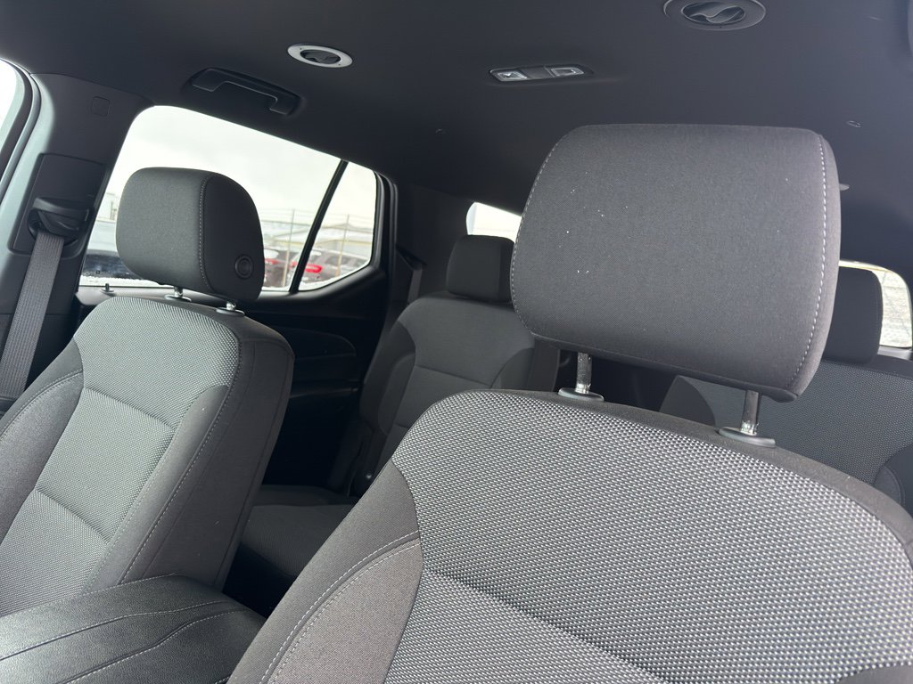 Used 2023 Chevrolet Traverse LT image 28