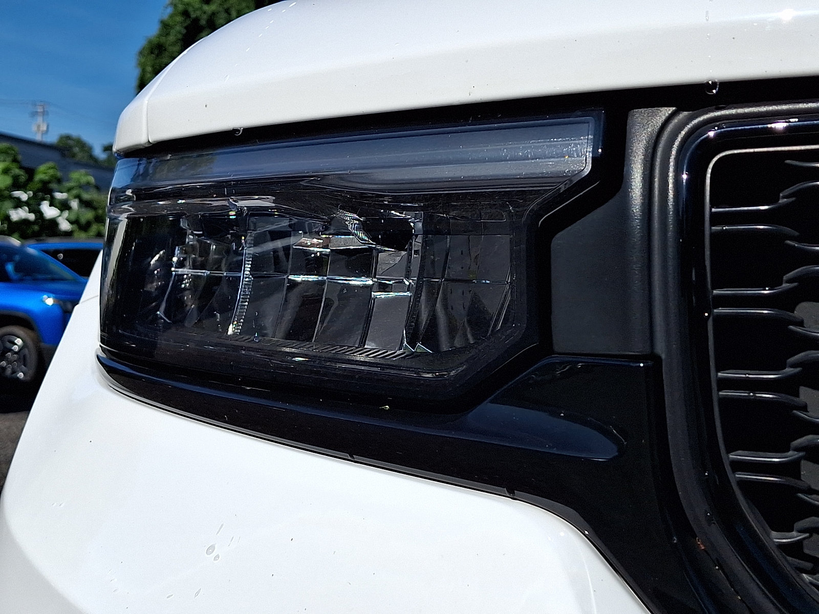 Used 2023 Jeep Grand Cherokee Altitude AWD/4WD image 9