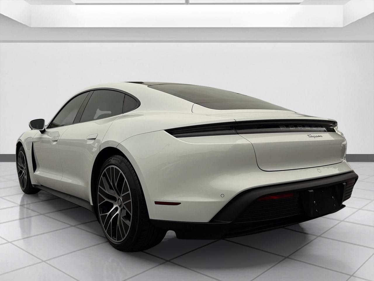 Used 2021 Porsche Taycan RWD image 4